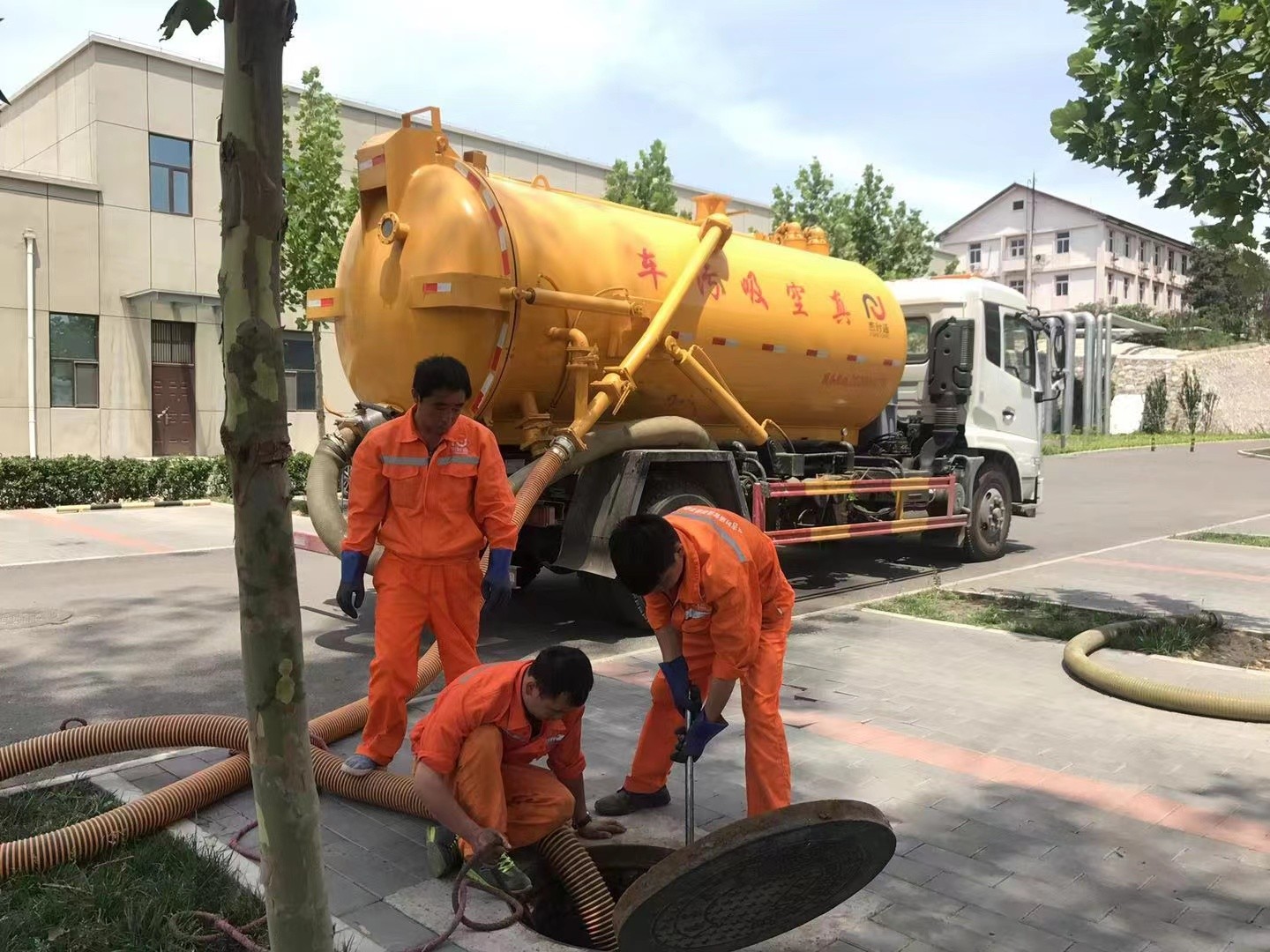 南召化粪池清理与5-8吨吸粪车施工效率分析